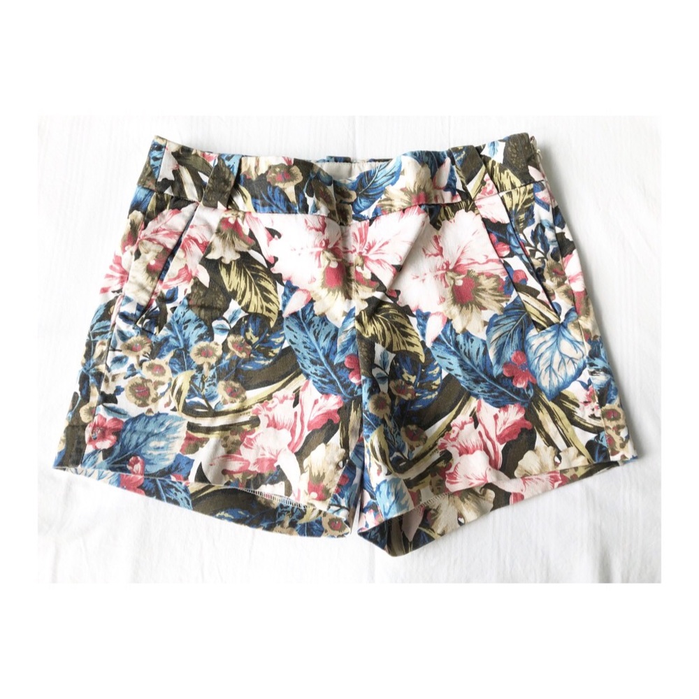 Banana Republic Flowered shorts